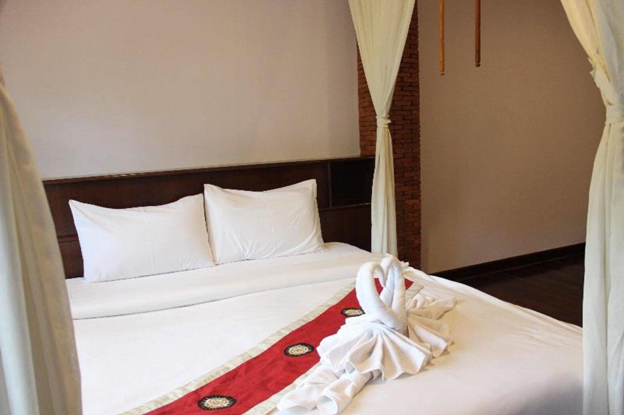 Boom Boom Beach Resort Laem Sing Chanthaburi Exterior foto