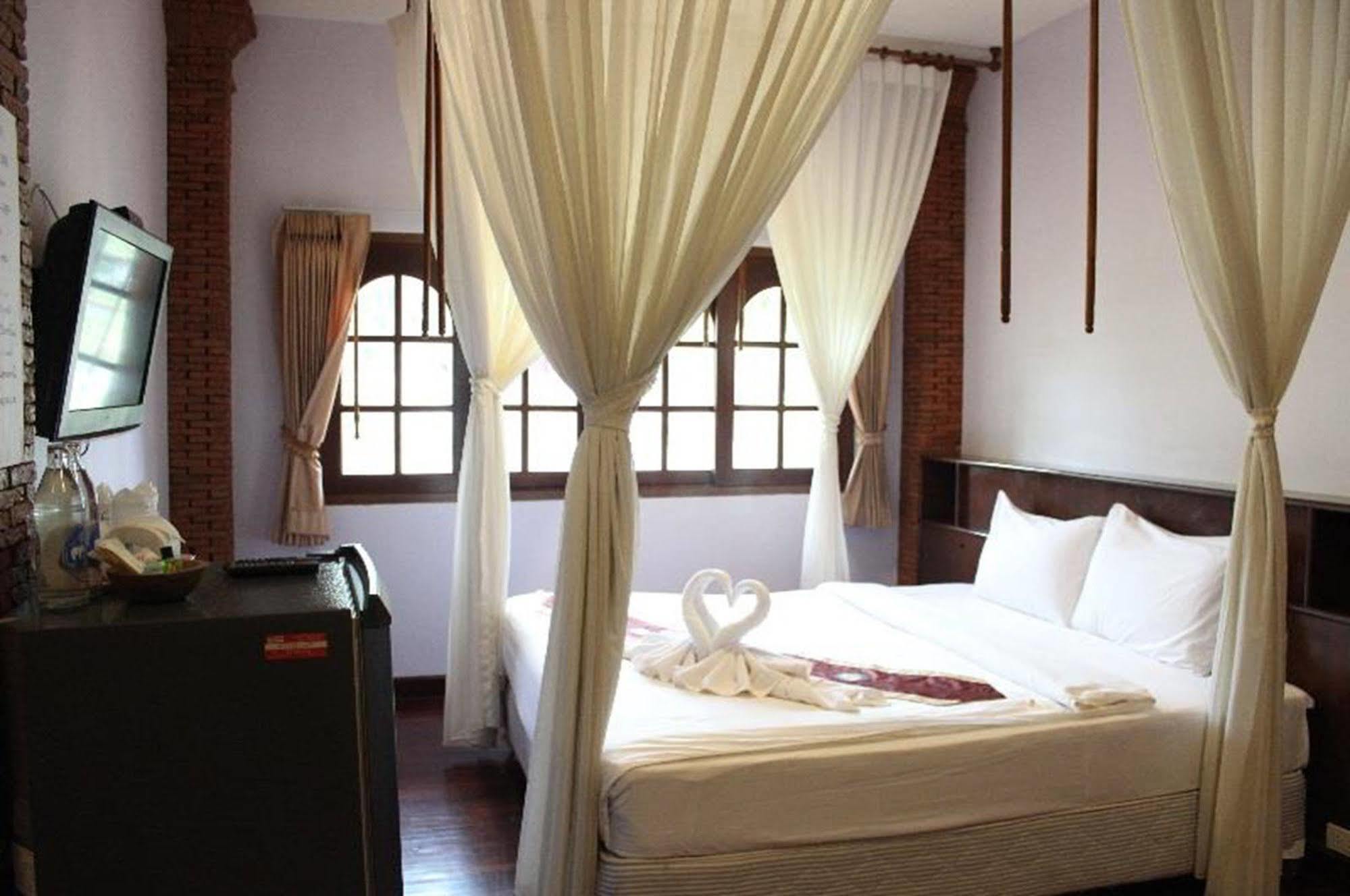 Boom Boom Beach Resort Laem Sing Chanthaburi Exterior foto